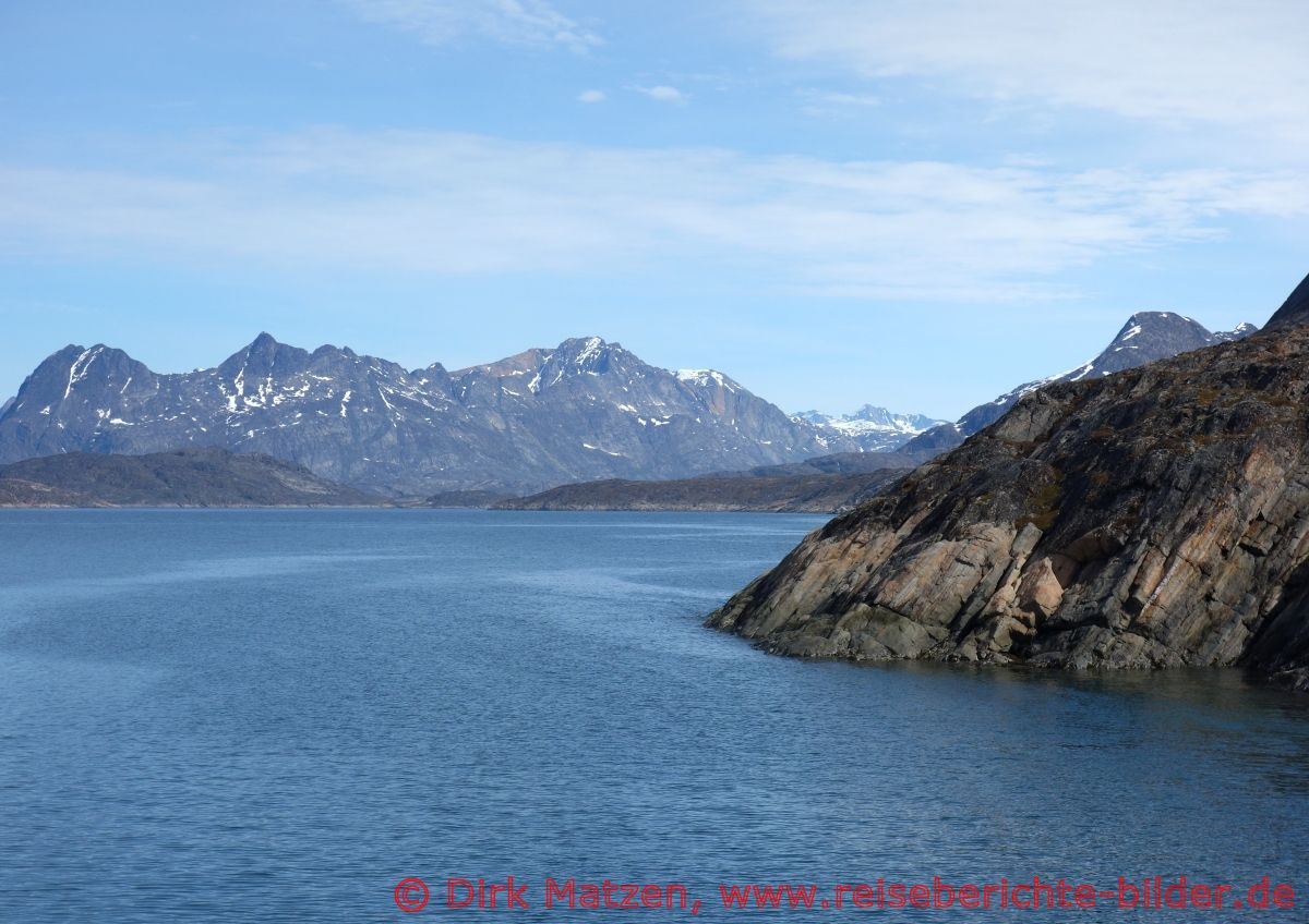 Sarfaq Ittuk, Berge an der Kste