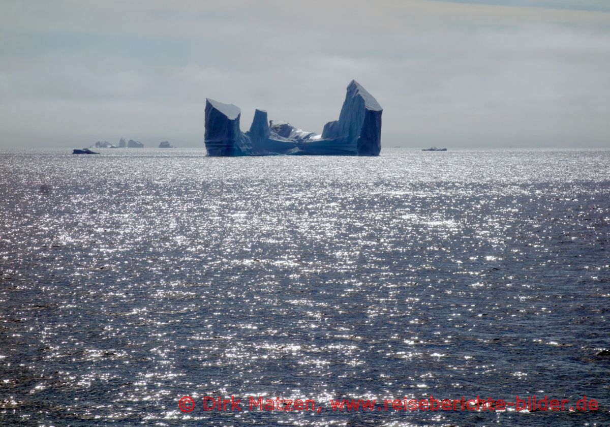 Sarfaq Ittuk, Eisberg im Gegenlicht