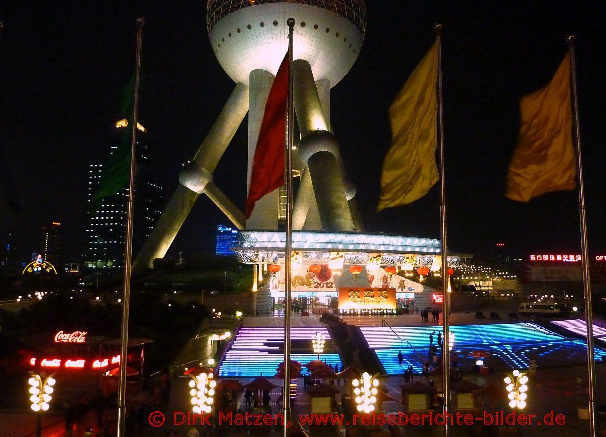 Shanghai, Fernsehturm-Sockel nachts