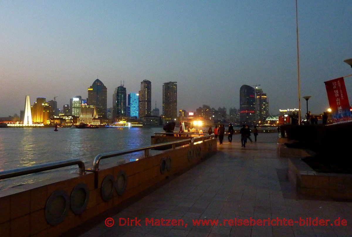 Shanghai, Uferpromenade in Pudong