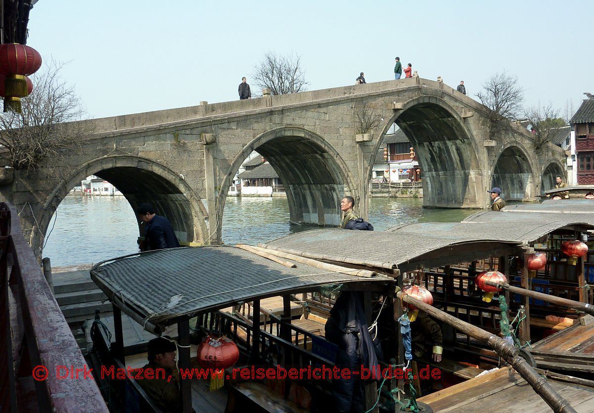 Wasserdorf Zhujiajia, Steinbrcke