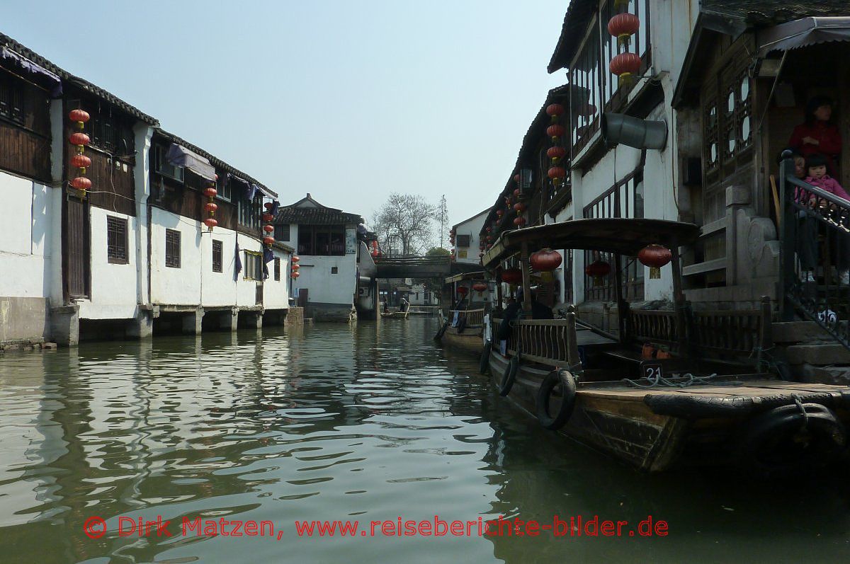 Wasserdorf Zhujiajia, Bootsfahrt