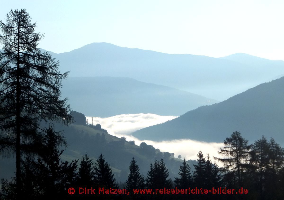 Sdtirol, Nebel im Pragser Tal