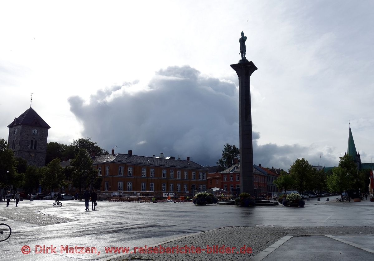 Trondheim, Torvet, finstere Wolken